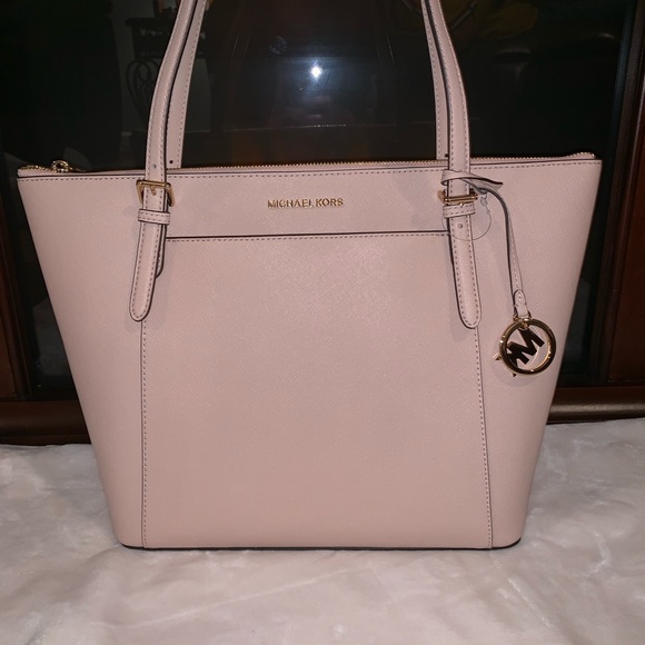 Michael Kors Handbags - NWT Michael Kors Tote